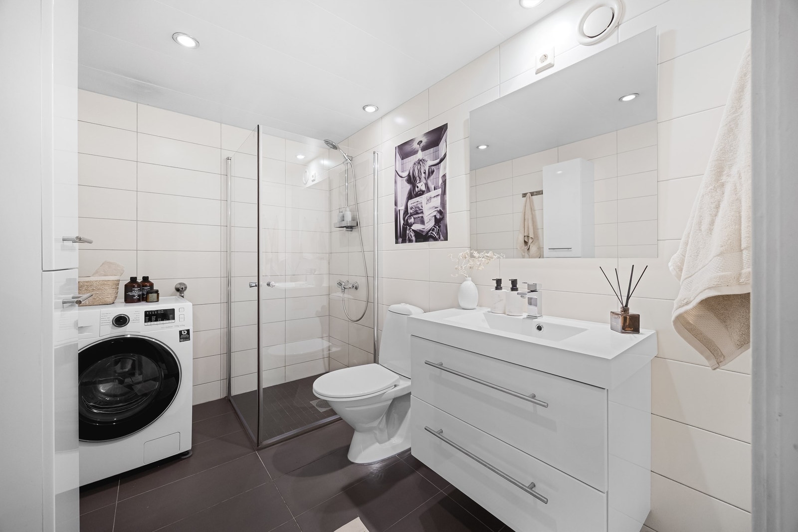 Opplegg for vaskemaskin og oppgraderte overflater og innredninger fra 2017. Galleribilde