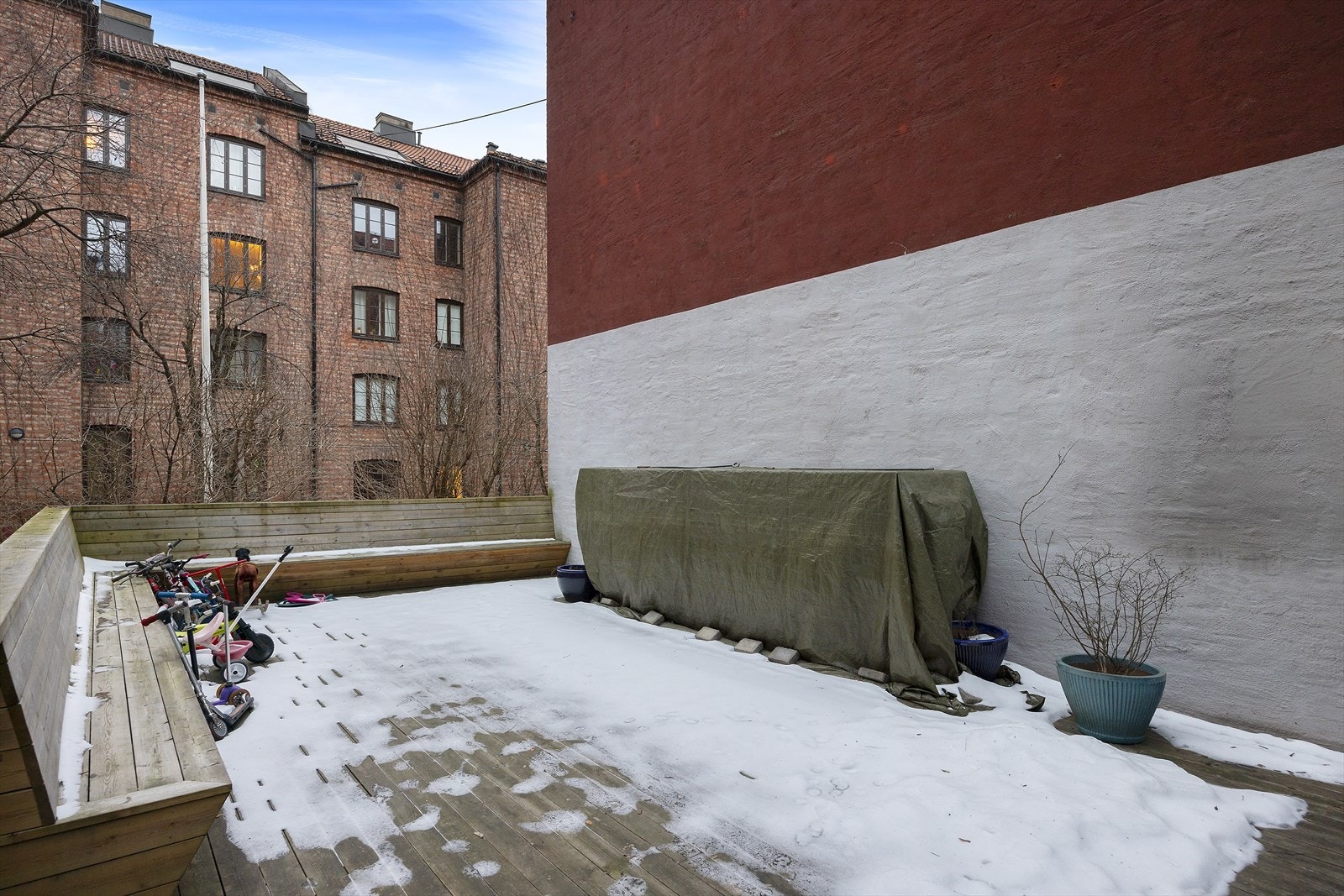 Hyggelige fellesområder med sittegrupper til glede for beboerne i borettslaget. Galleribilde