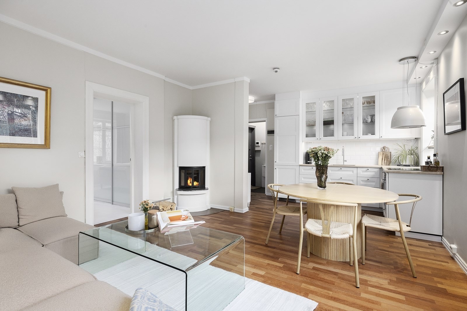 En gjennomgående og oppgradert 3-roms leilighet med attraktiv beliggenhet på Grünerløkka. Galleribilde