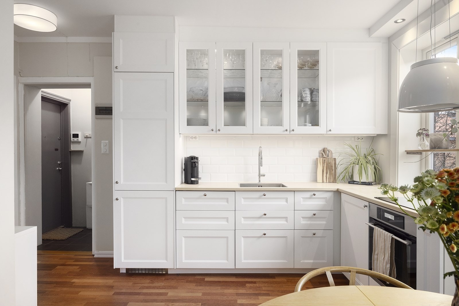 Pent kjøkken med ny IKEA innredning fra 2024. Galleribilde