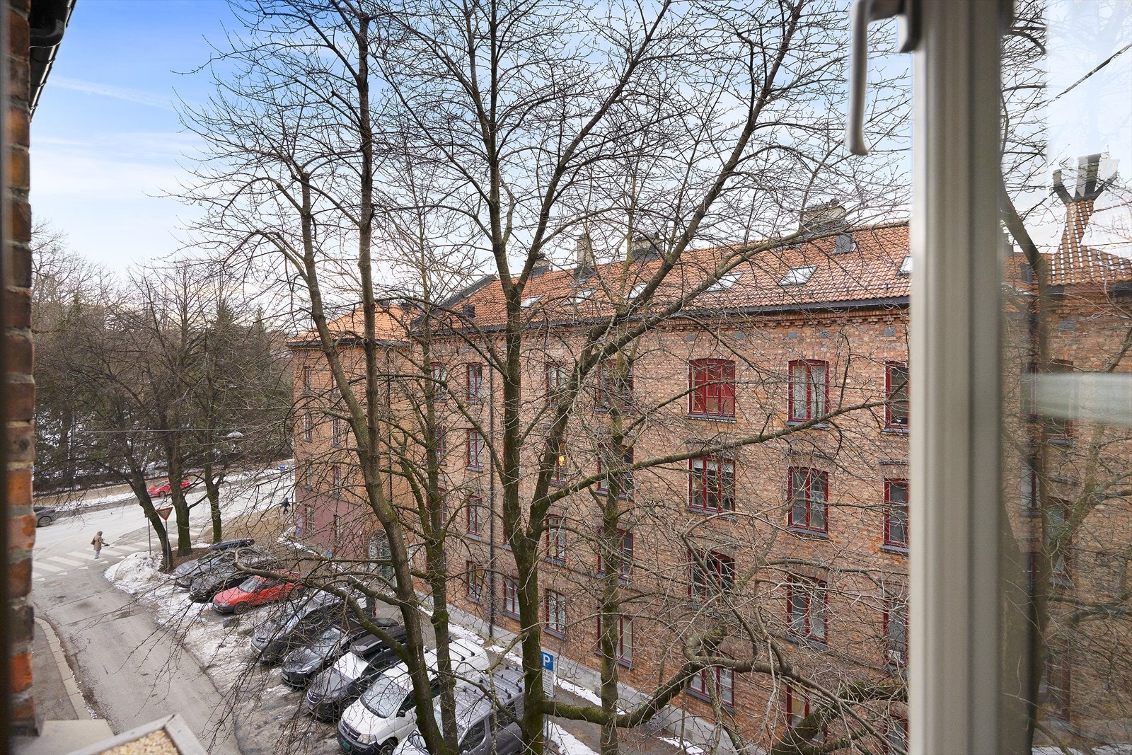 Du bor i et sentralt område på Grünerløkka, med bredt kollektivtilbud like ved leiligheten - og gangavstand til det aller meste. Galleribilde