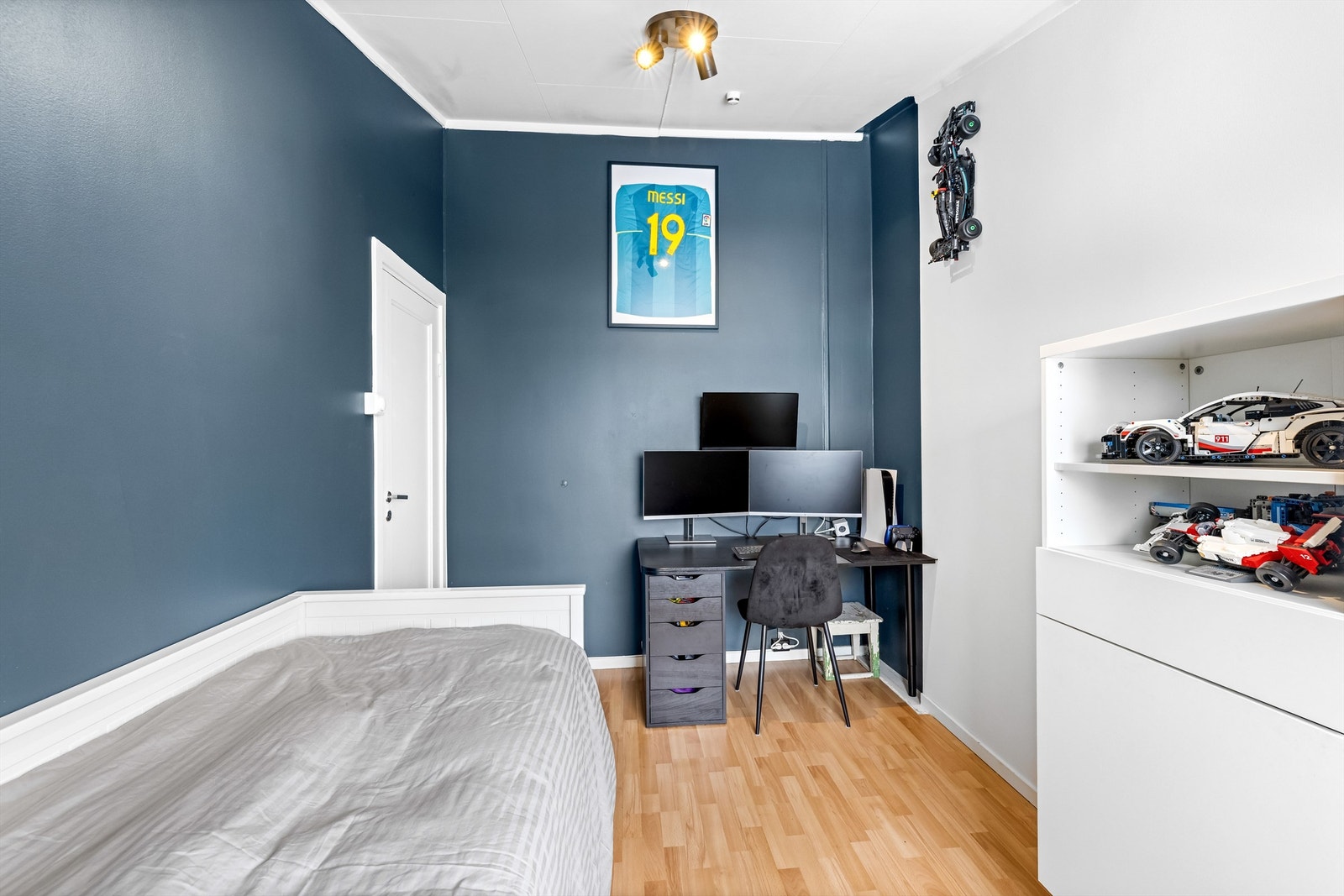 Også her er det god plass til seng og garderobeløsninger. Galleribilde