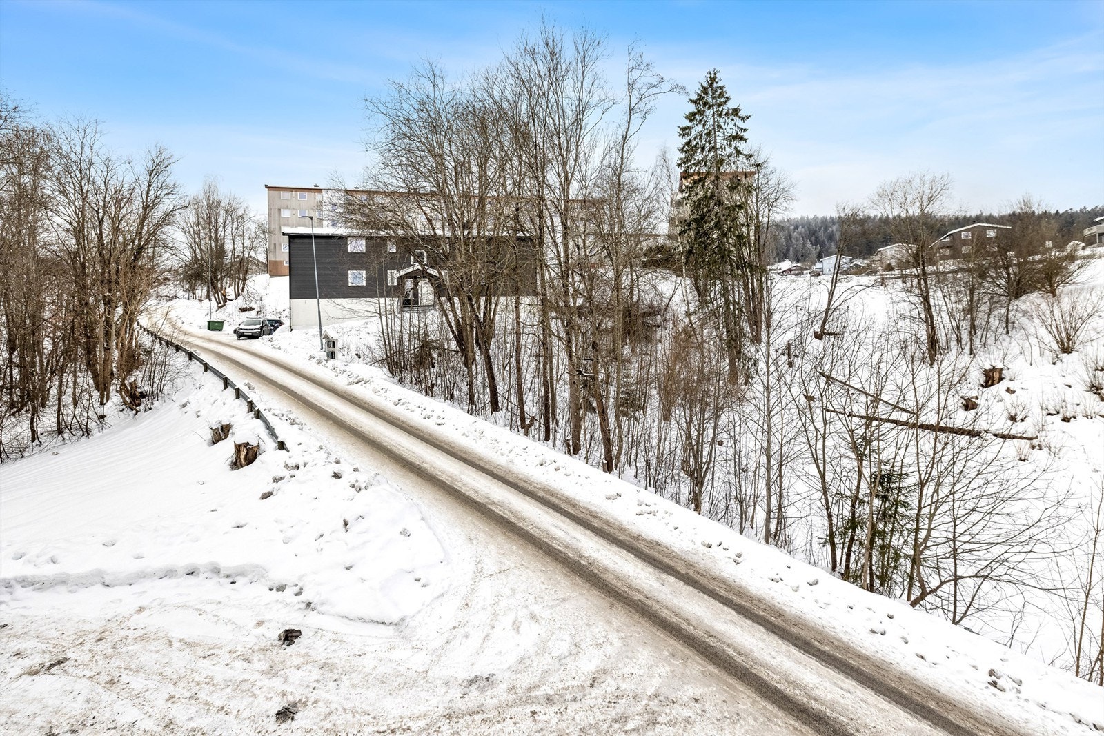 Med busstopp kun to minutter unna er det gode kollektivforbindelser, blant annet til Lillestrøm. Galleribilde