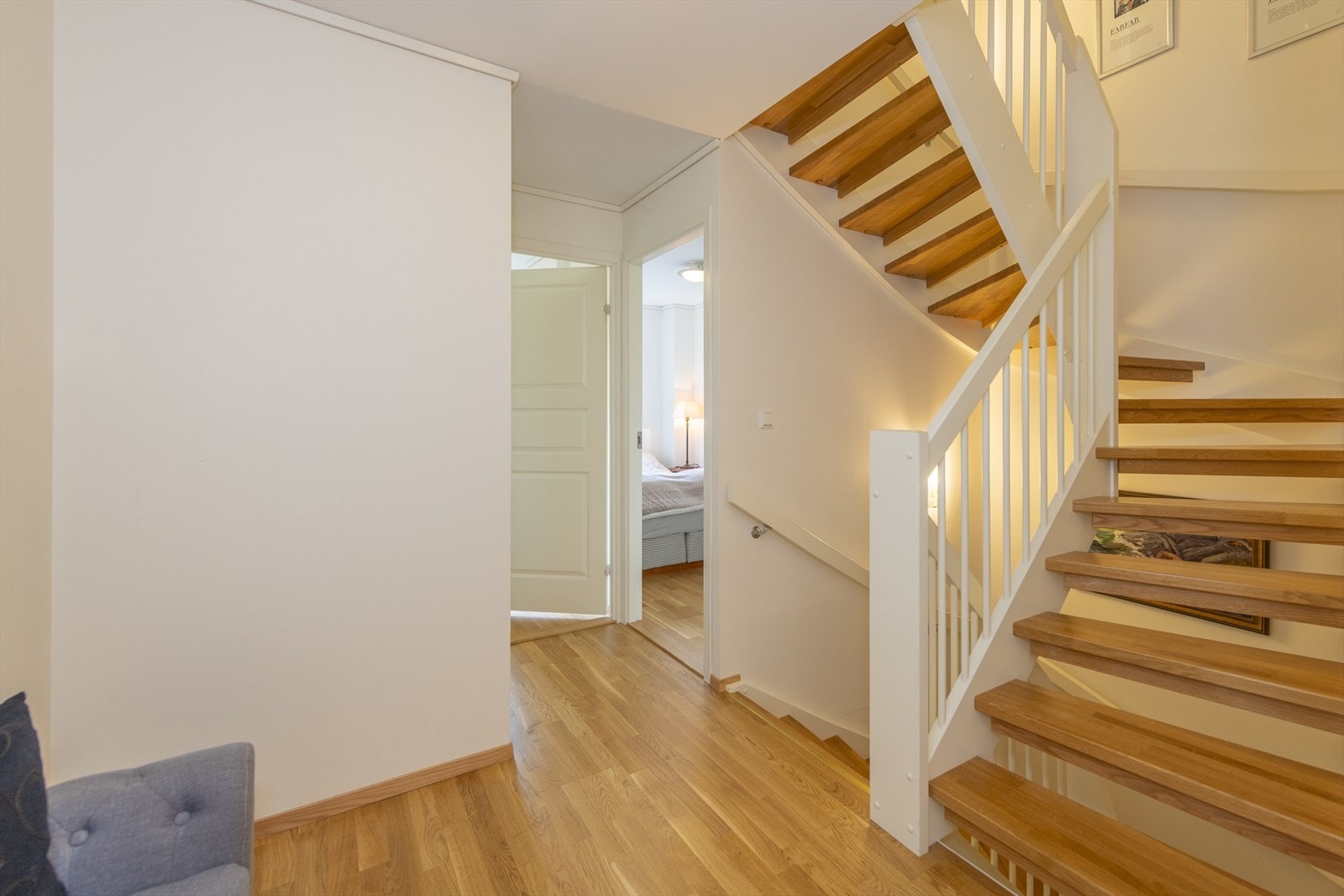 I denne etasjen finner du 3 soverom, samt bad og balkong. Galleribilde