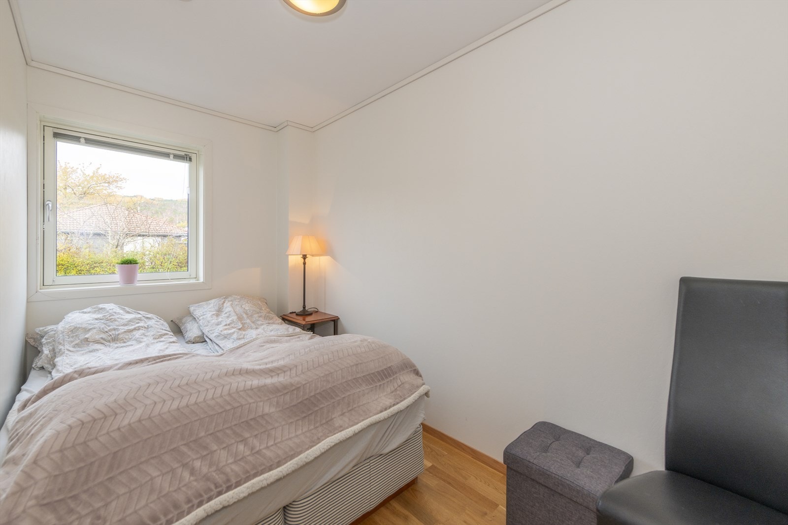 Soverom 2 som kan vær et koselig barnerom eller kontor, alt etter behov. Galleribilde