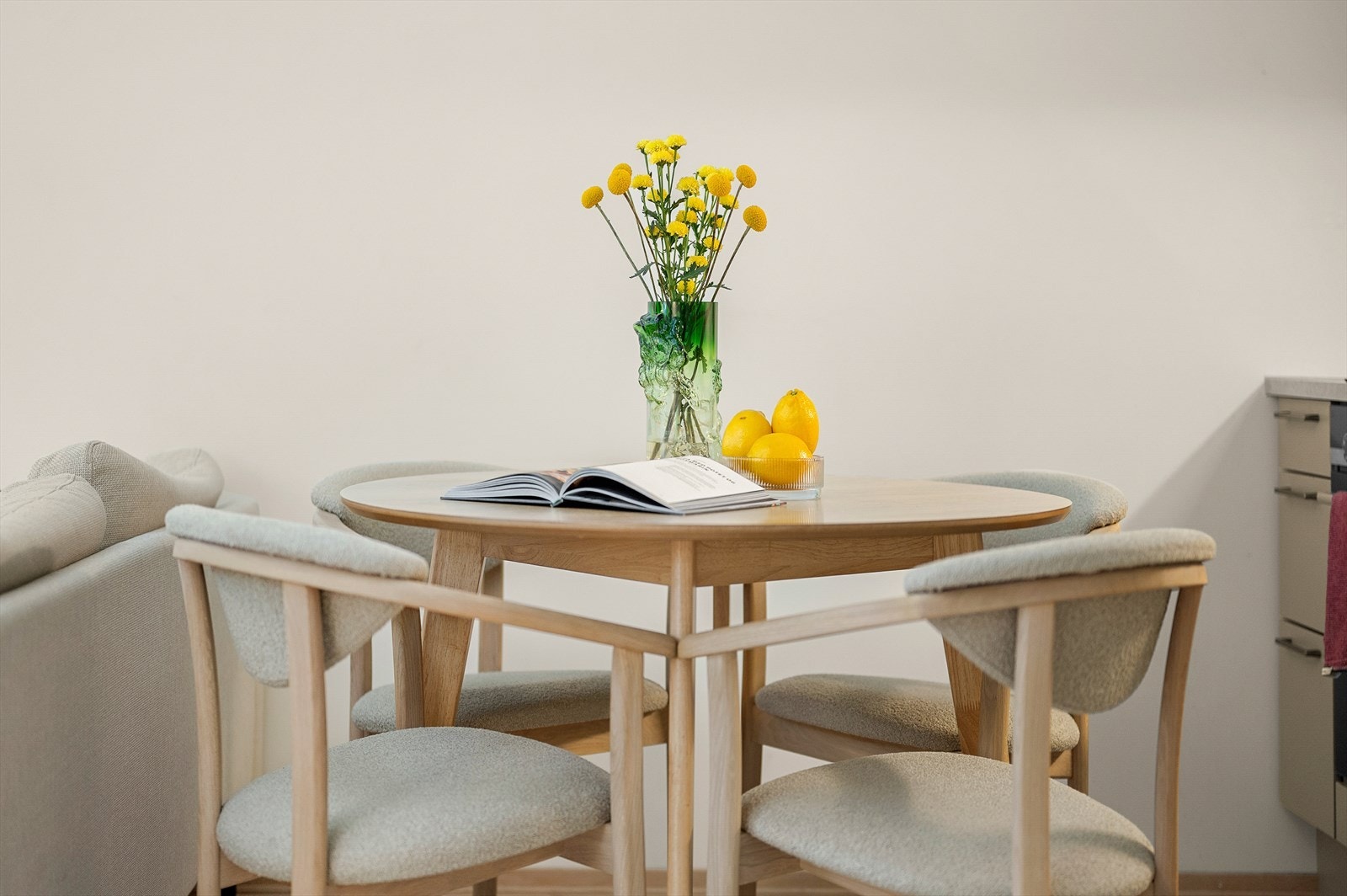 Inkludert i felleskostnadene er blant annet fjernvarme og oppvarming, samt TV/internett Galleribilde