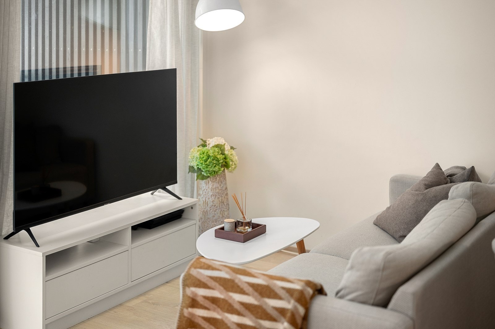 Moderne og stilren leilighet fra 2023, med gjennomtenkte løsninger og et tidløst uttrykk Galleribilde