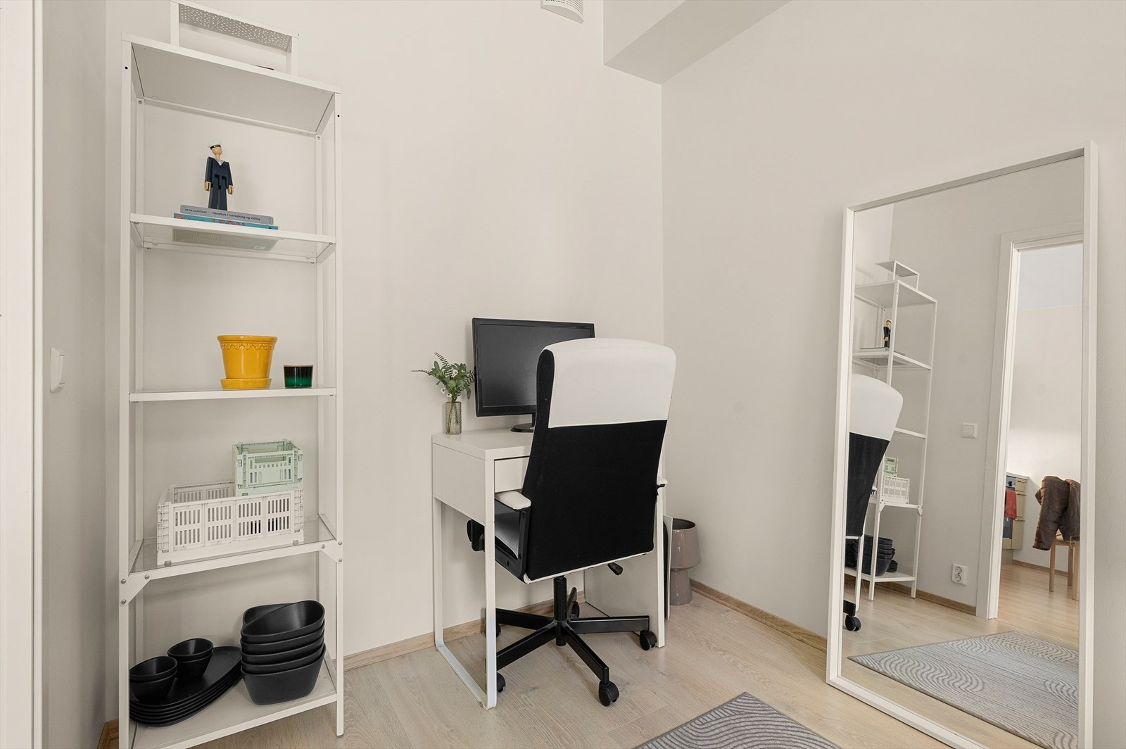 Her er det også plass til et praktisk kontor hjørne. Galleribilde