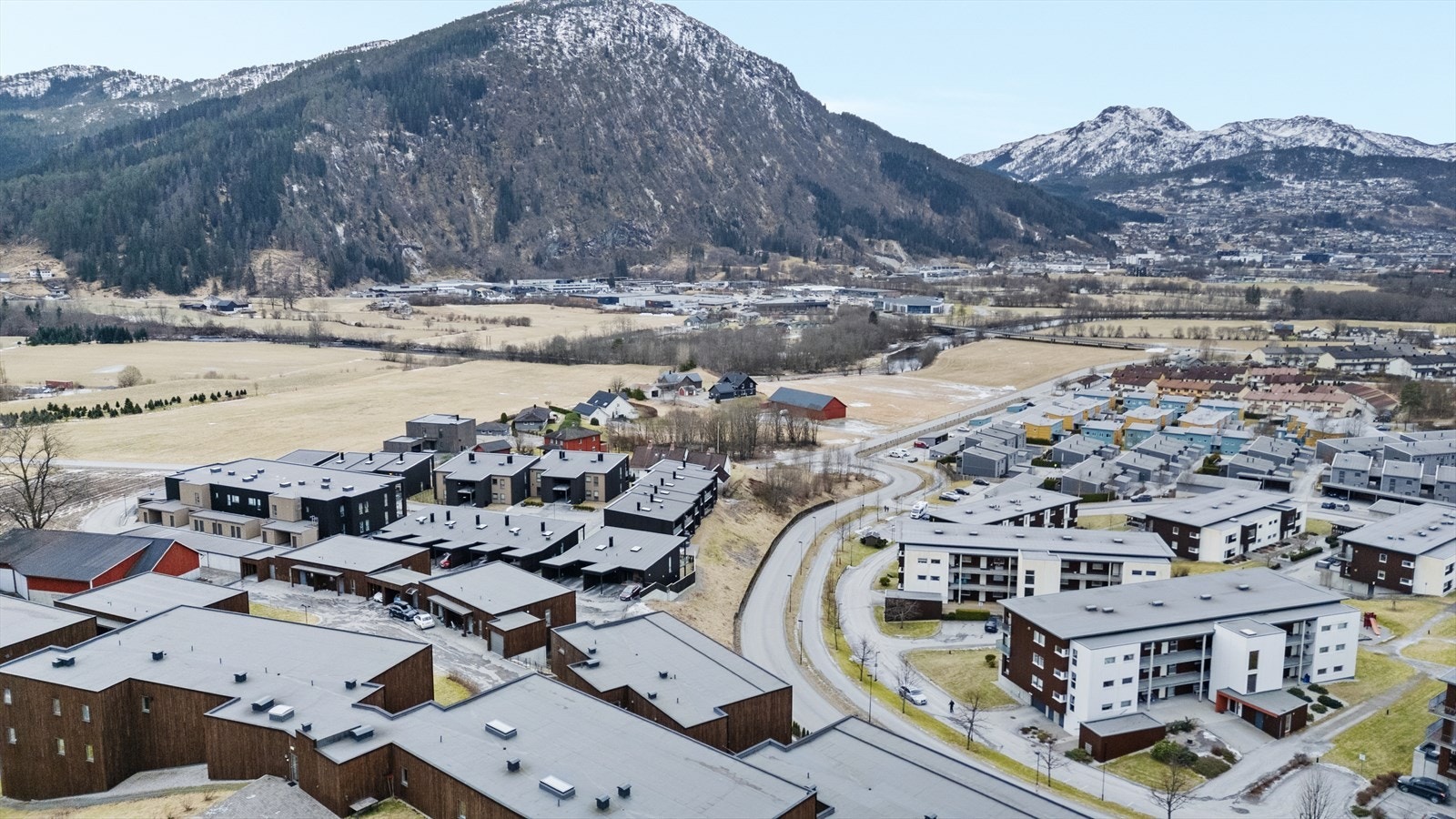 På Vieåsen bur ein solrikt med korte avstandar til flotte fritidstilbod, bybuss, daglegvarer m.m. Galleribilde