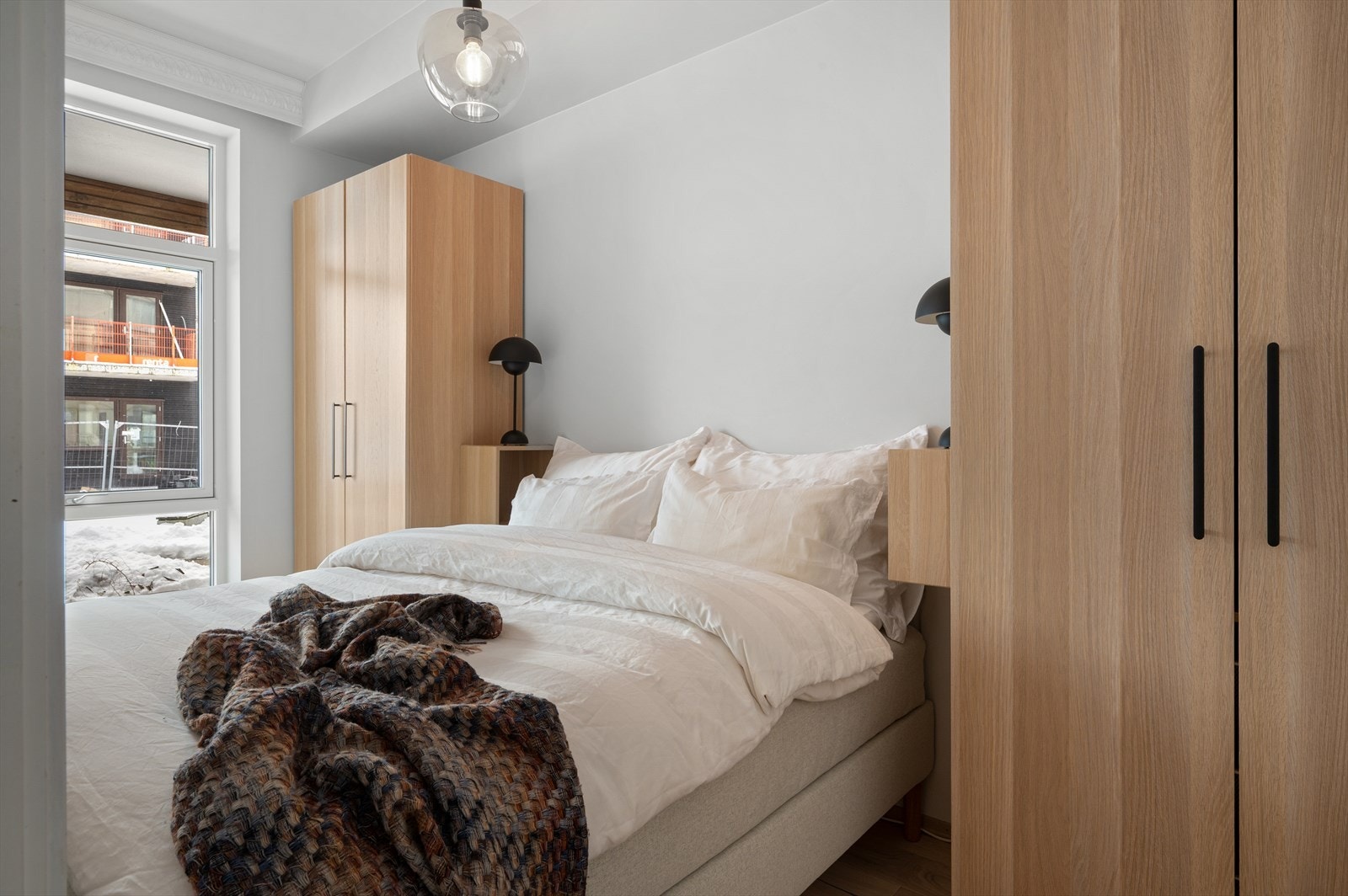 Romslig soverom på ca. 9 m². Galleribilde