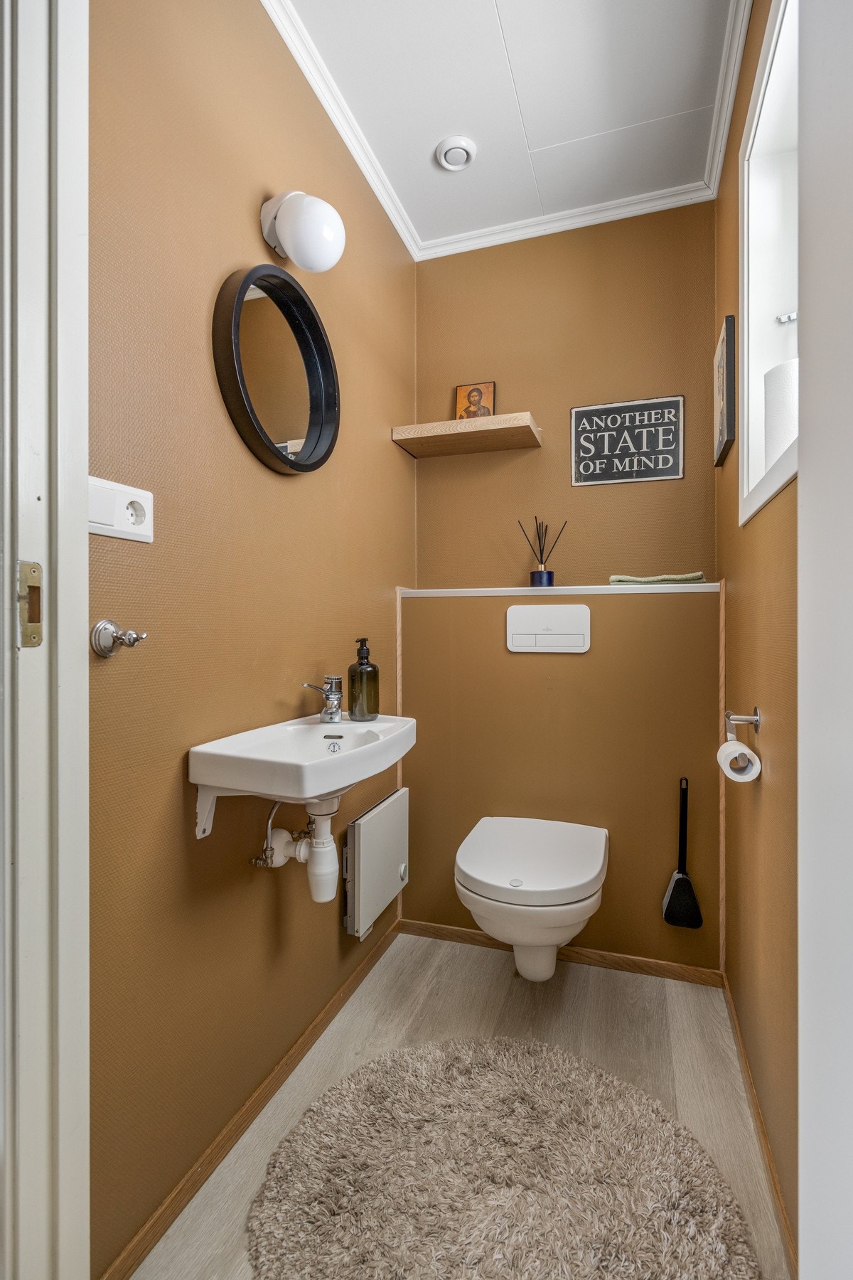 WC . ca 1,5 kvm. Galleribilde