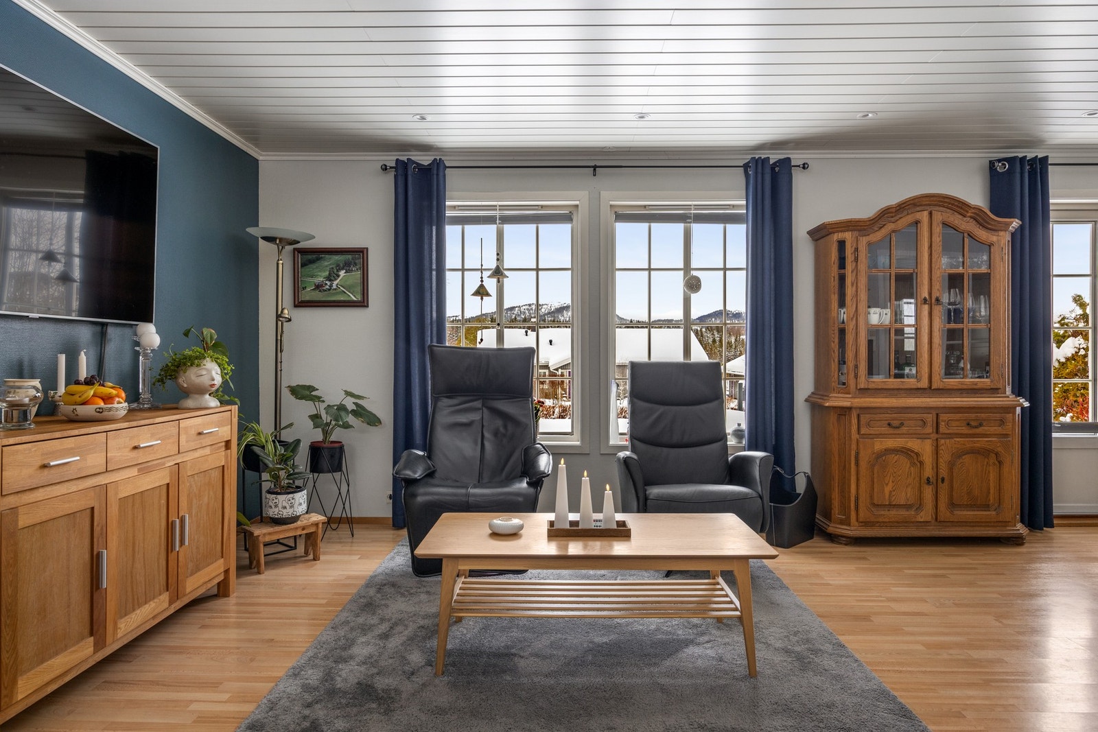 Det er montert downlights som sørger for god grunnbelysning Galleribilde