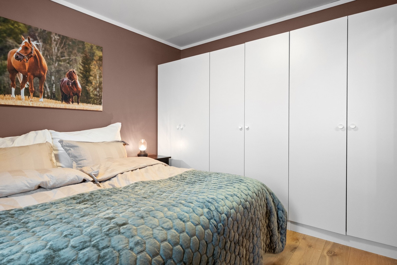 Her er det rikelig med skap Galleribilde