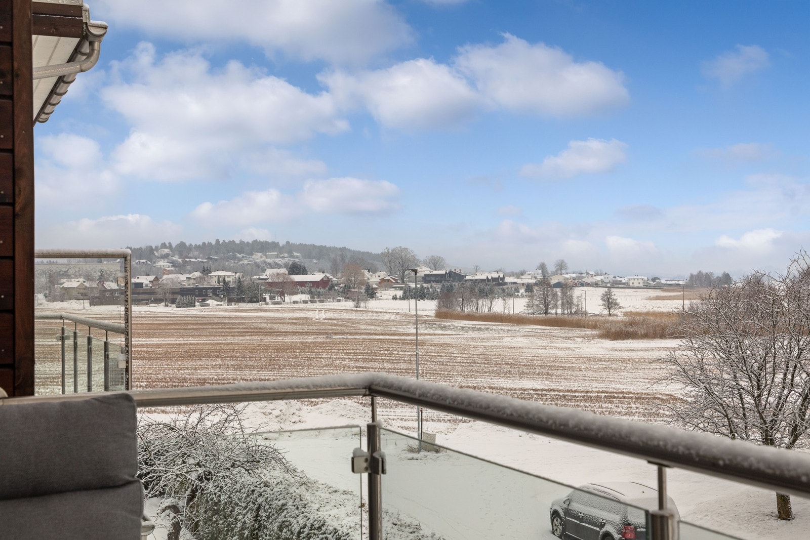 Fin åpen beliggenhet og flott utsikt utover nærområdet Galleribilde