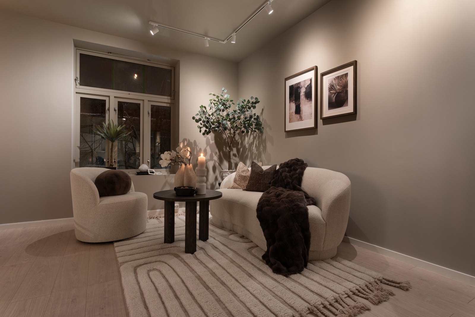 Leiligheten har en praktisk planløsning og inneholder stue, kjøkken, soverom, bad og vaskerom. Galleribilde