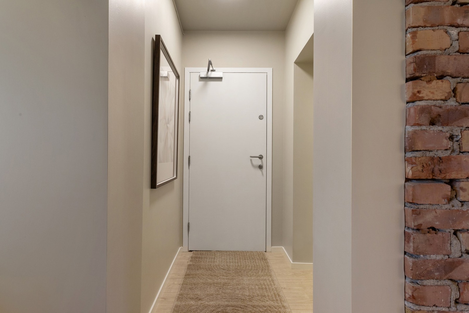 Entre med god plass til etablering av oppheng for sko og yttertøy. Galleribilde