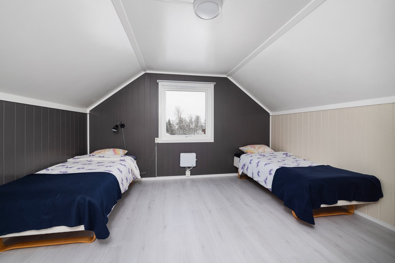 Det andre soverommet er også av god størrelse, med plass til flere sengeplasser. Galleribilde