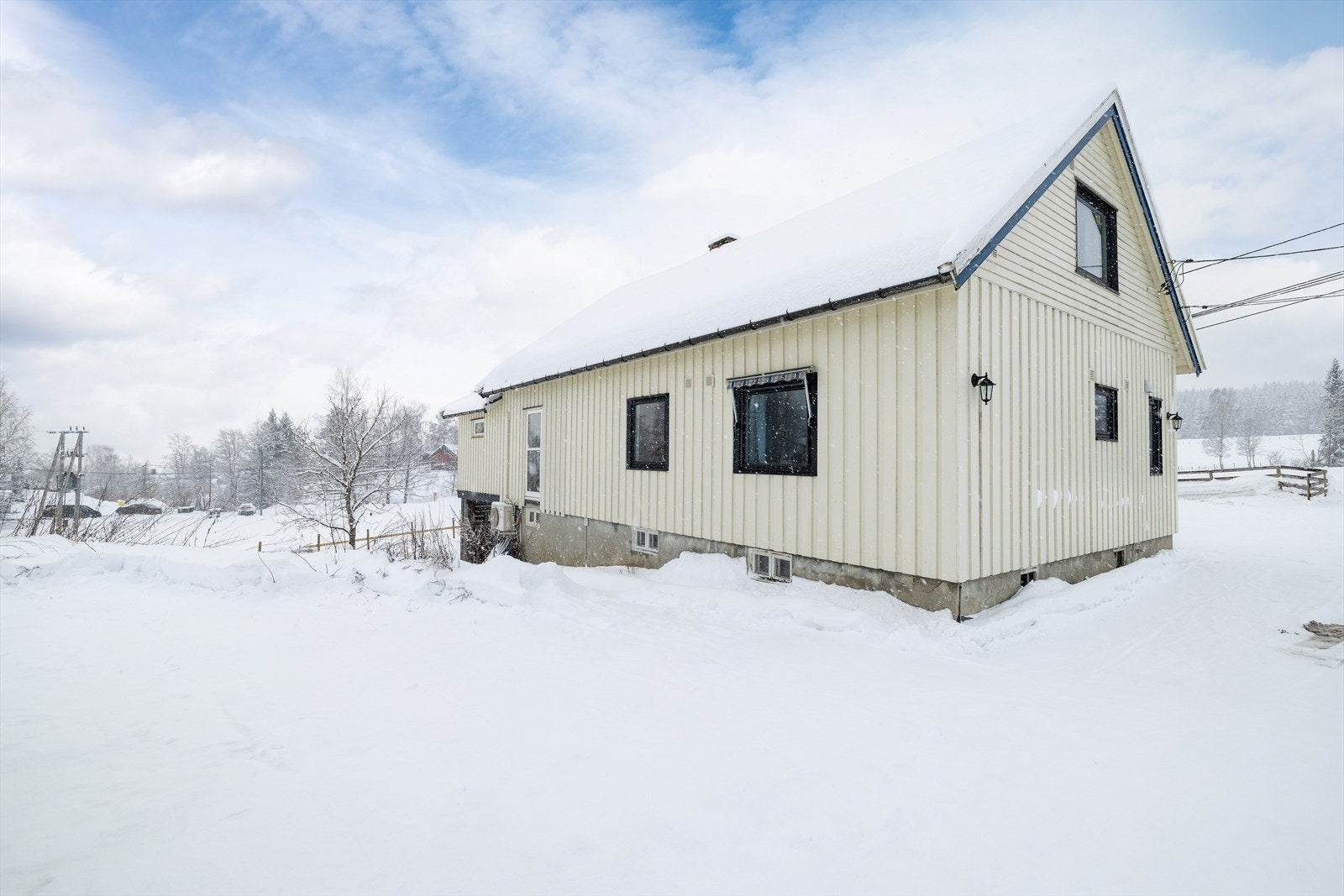 Her bor du med umiddelbar tilgang til Nordmarkas nettverk av turstier og skiløyper. Galleribilde