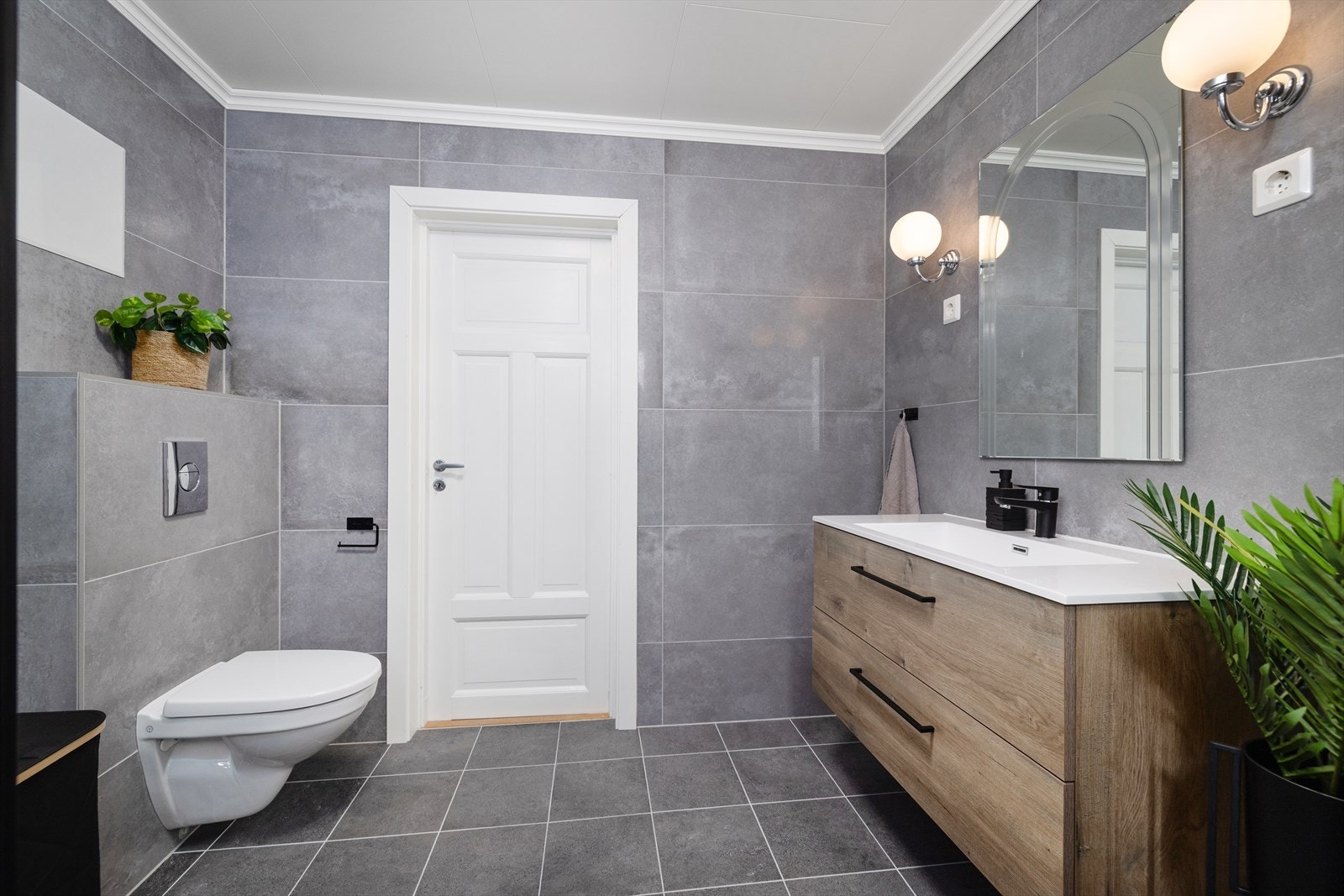 Her er det nye, moderne badet som ble ferdigstilt i 2025 med dokumentert utførelse. Galleribilde