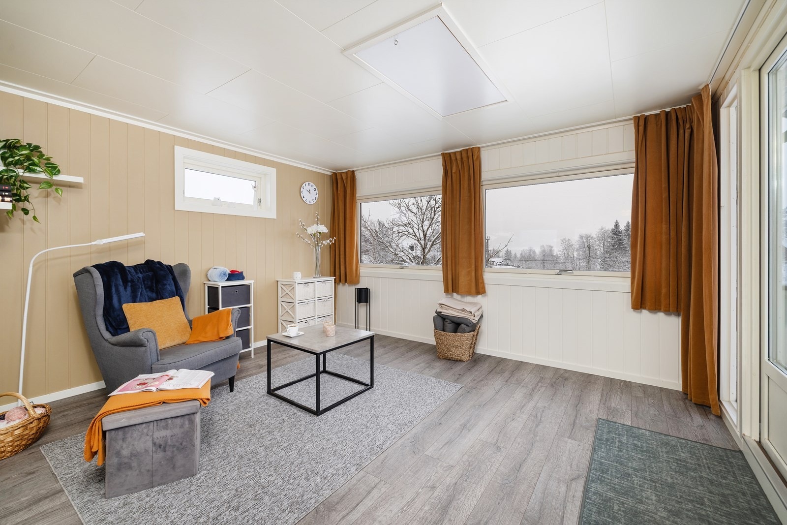 Rommet er uisolert og gir fleksible bruksmuligheter store deler av året. Galleribilde