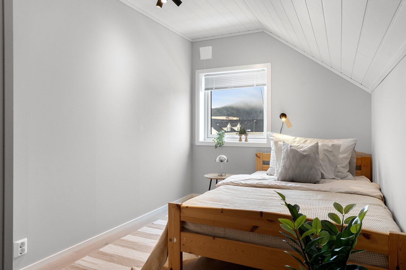 Disponibelt soverom på loft Galleribilde