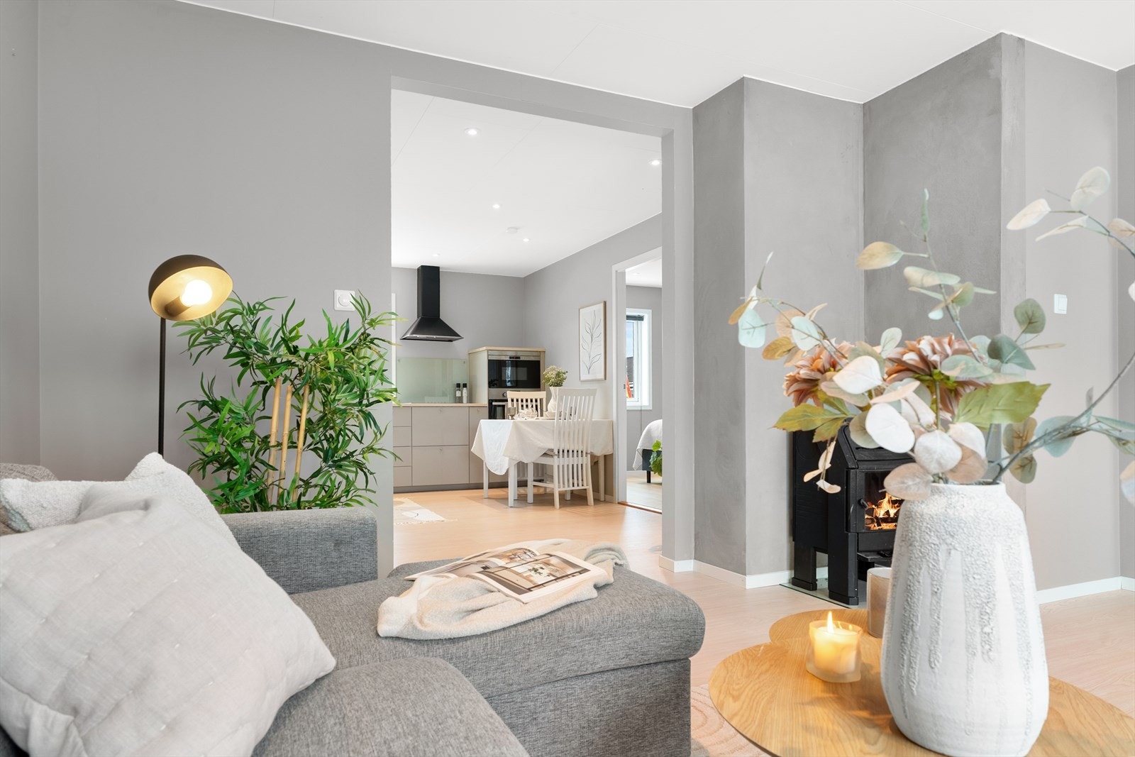 Vedovn og varmepumpe sørger for god oppvarming av leiligheten Galleribilde