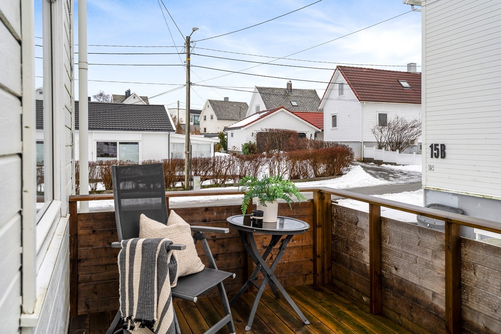 Sørvendt balkong med gode solforhold Galleribilde