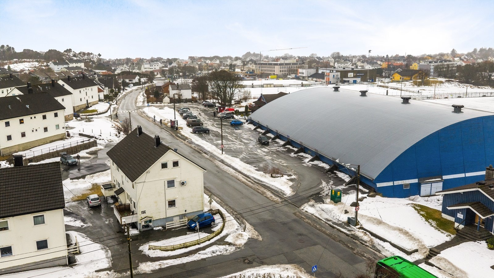 Gangavstand til sentrum, dagligvarebutikker og treningssenter. Galleribilde