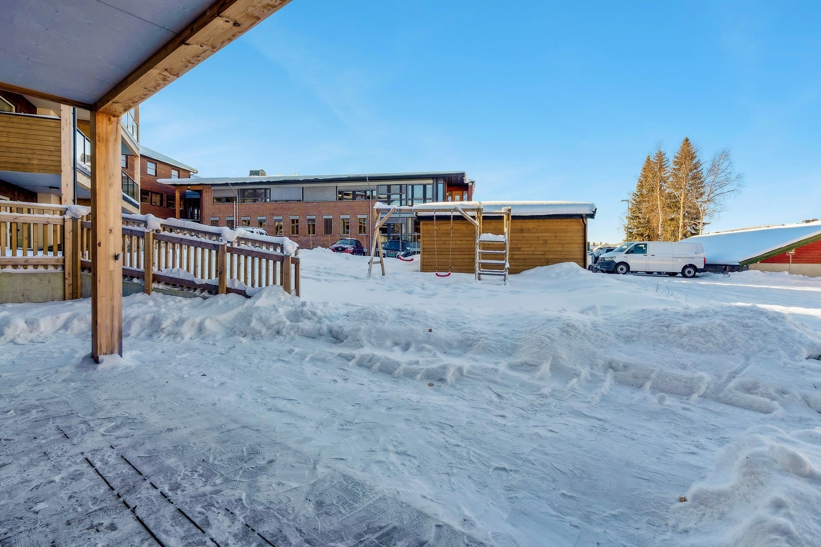 Nabolaget er trygt med lite trafikk, og har kort vei til Tynset barne- og ungdomsskole. Galleribilde