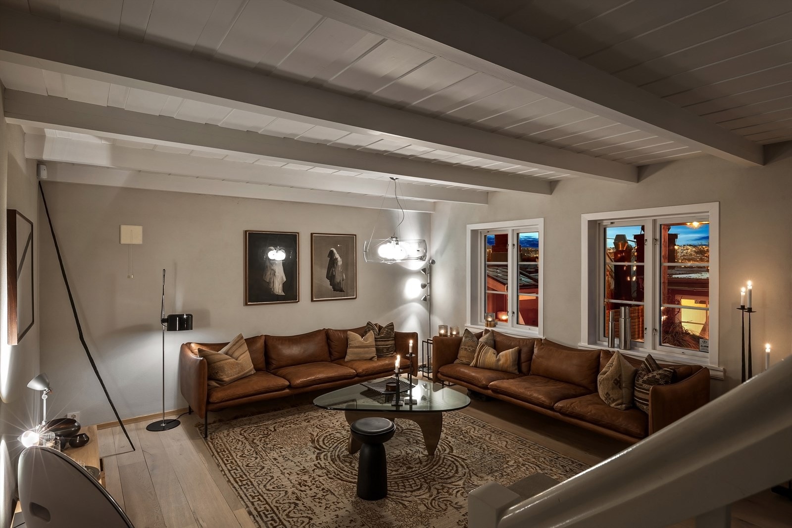 Stor og meget hyggelig stue med peisovn Galleribilde