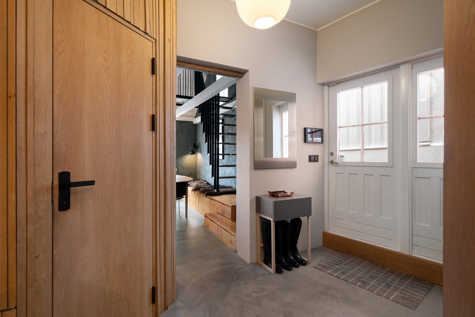 Entrè. Døren til venstre er til separat toaelttrom Galleribilde