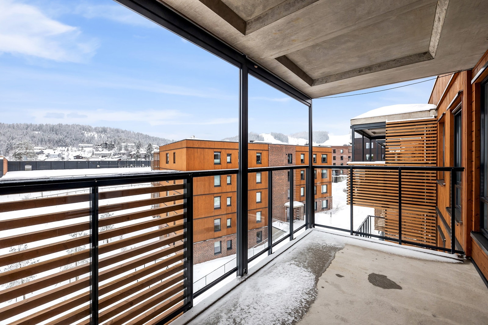 God plass til utemøblement, grill og beplanting. Galleribilde