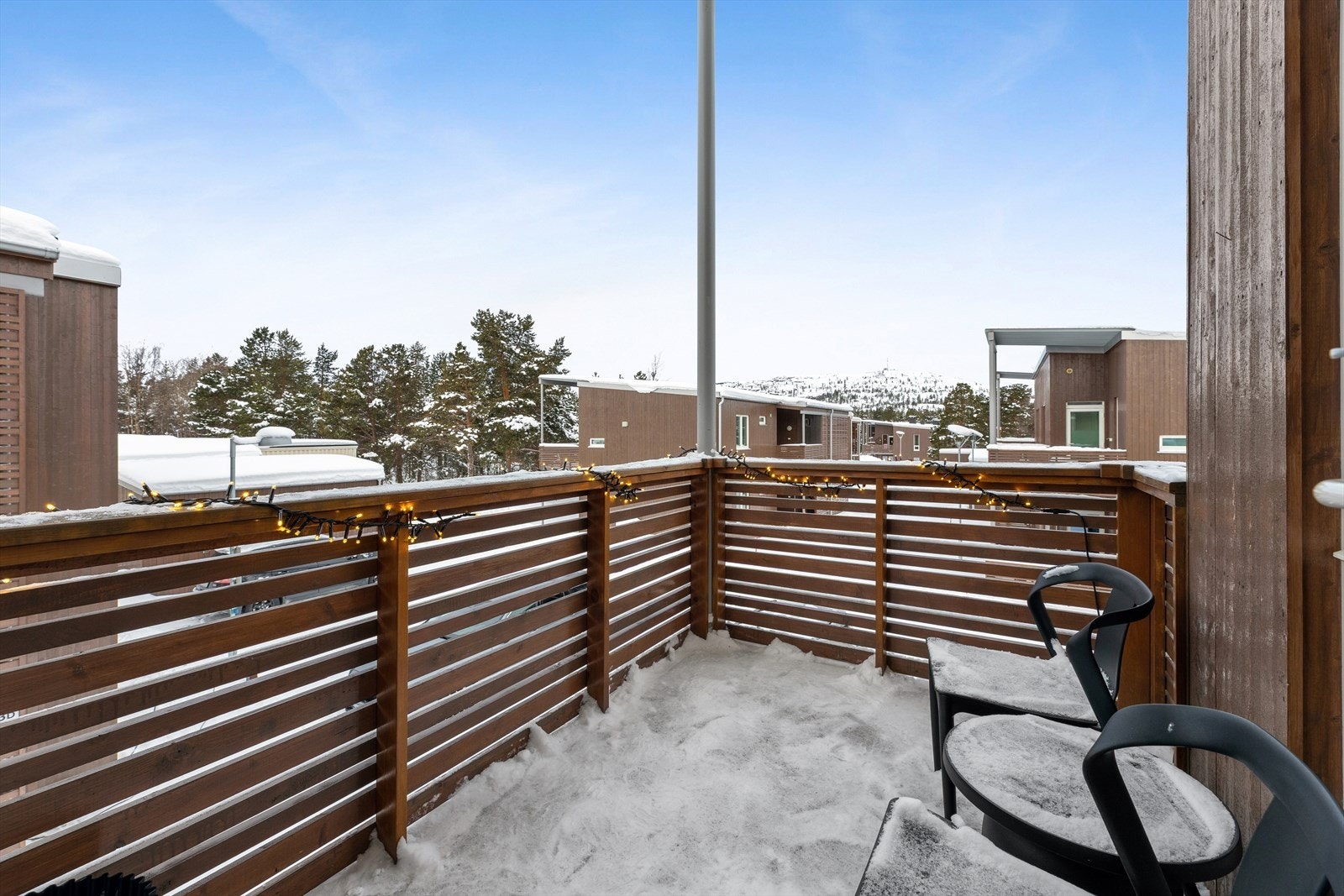 Balkongen er perfekt for avslappende timer i solen. Galleribilde