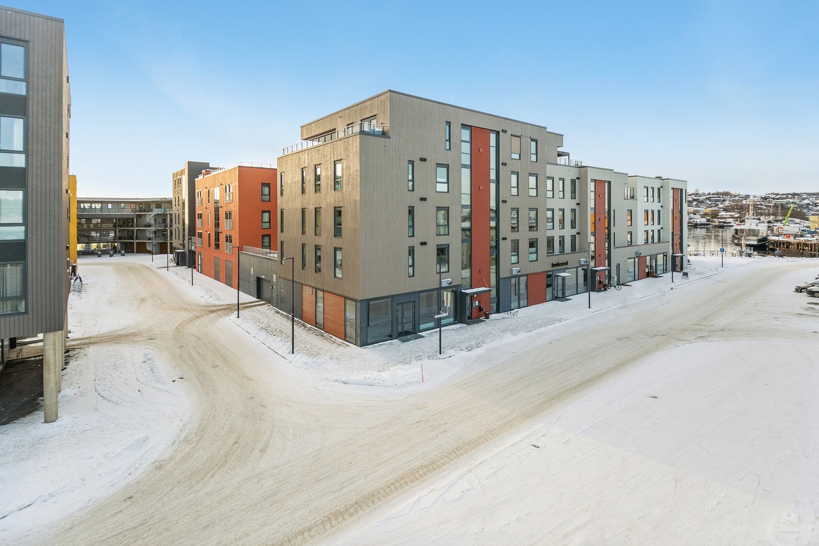 Boligen ligger fint til i Levanger sentrum med god utsikt og enkel tilgang til de fleste servicefunksjoner. Galleribilde