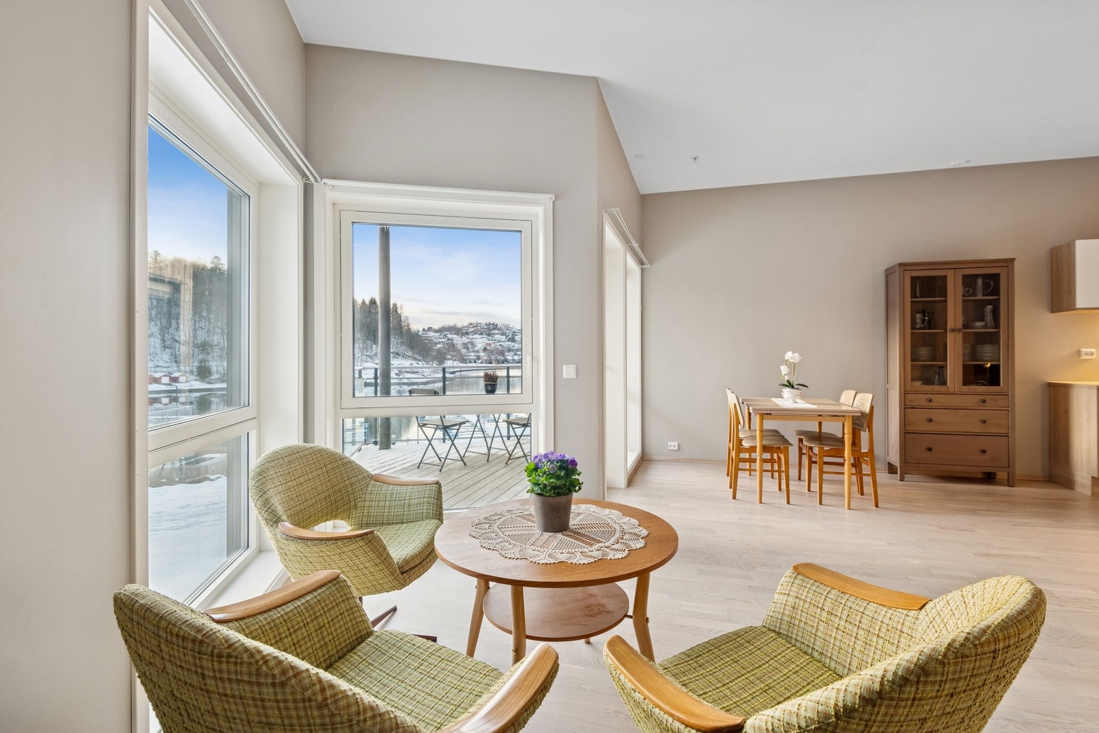 Fra stuen har man utsikt mot Levangersundet. Galleribilde