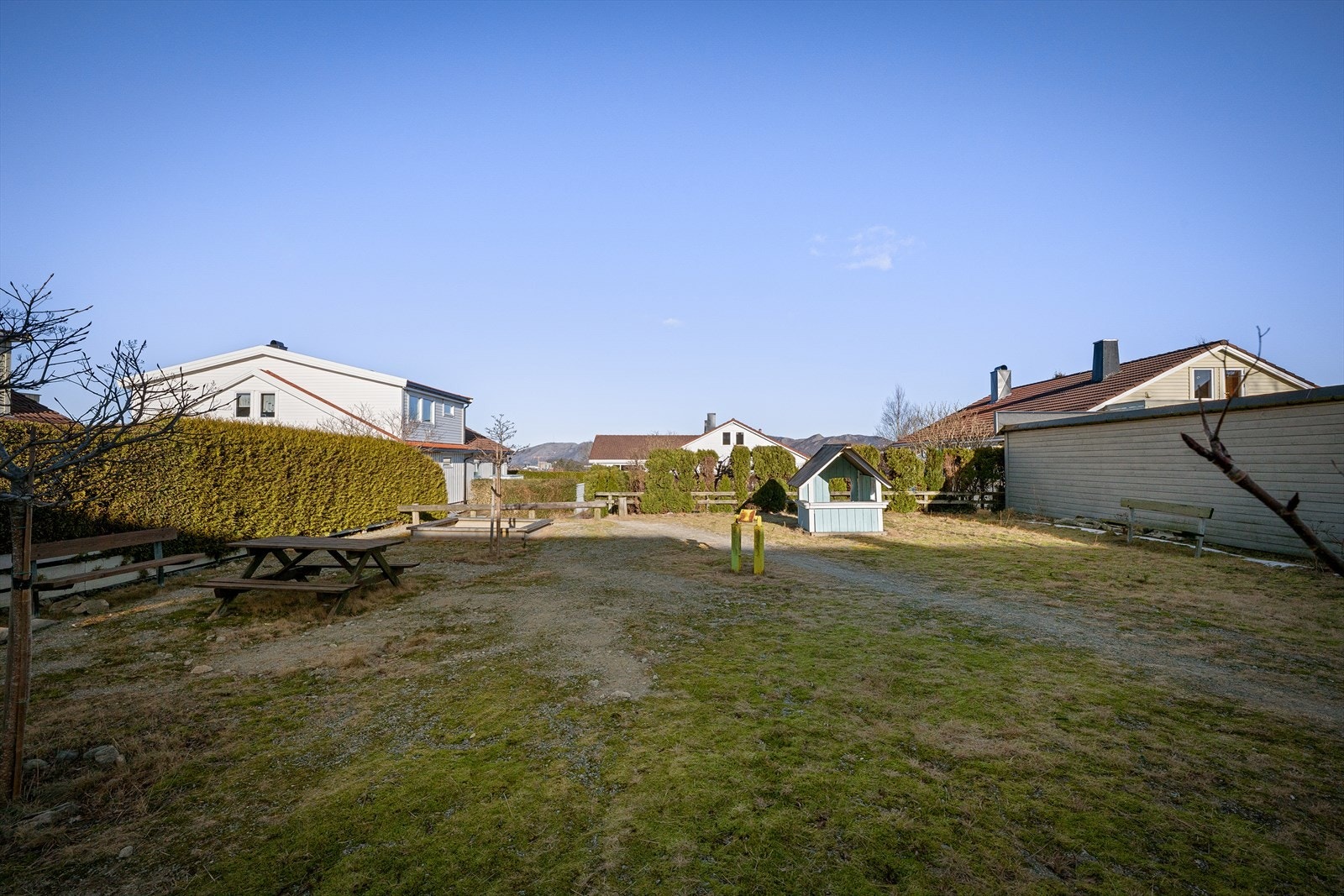 Lekeplass i nabolaget. Galleribilde