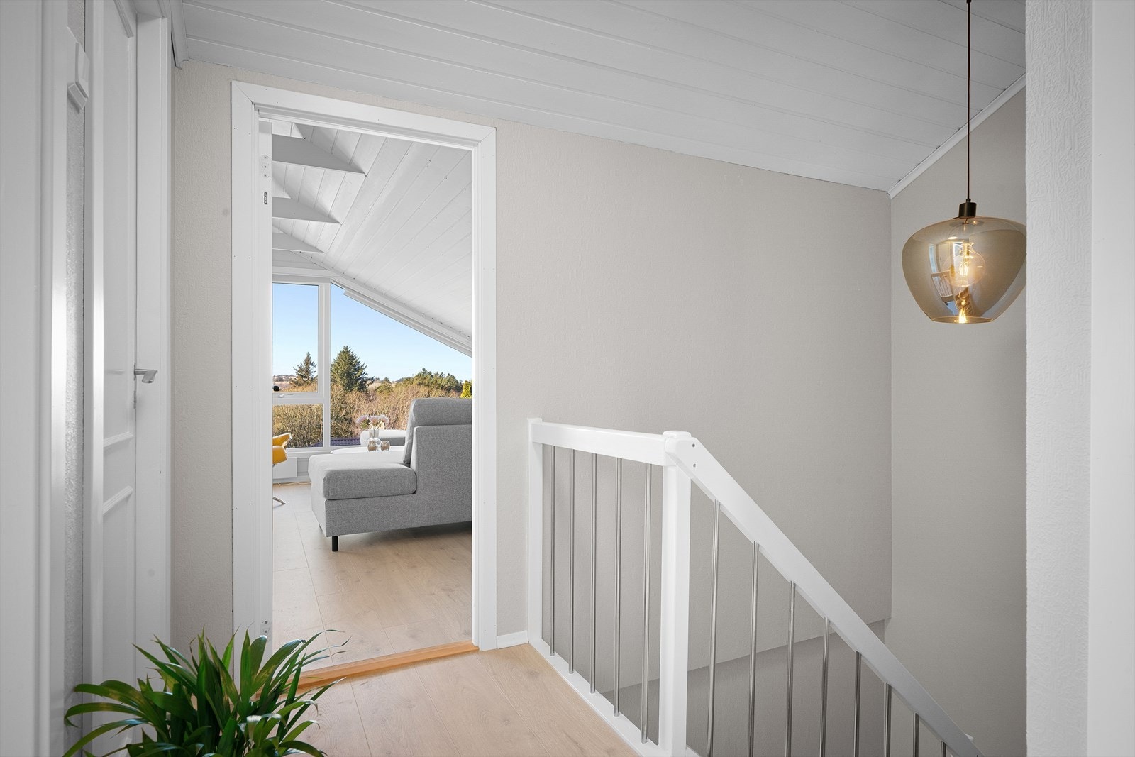 Praktisk mulighet å lukke av loftstuen for varme og lyd. Galleribilde