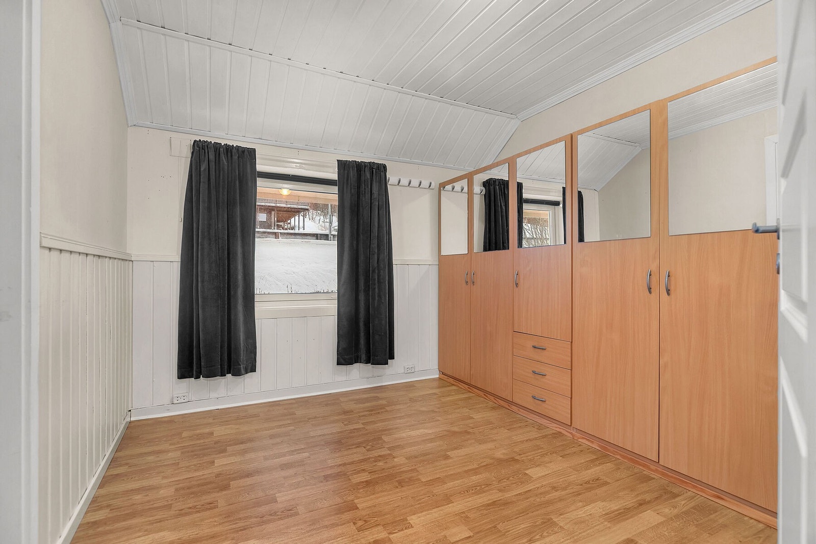 Garderobe-rom Galleribilde