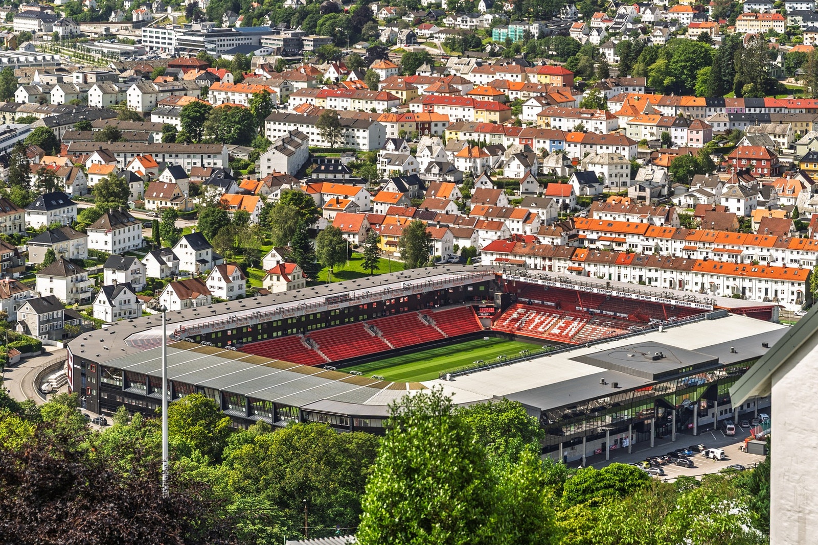 Skal du på Brann kamp? Da er det kun en ca. 15 minutters spasertur bort. Galleribilde
