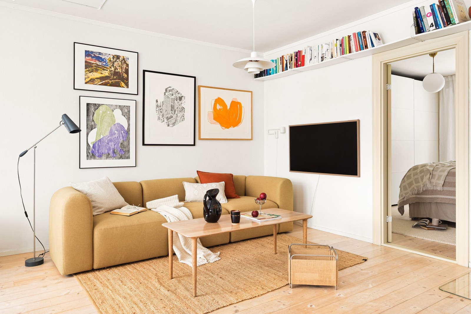 I 2021 ble det lagt et nydelig 1-stavs furu heltregulv som gir leiligheten mye sjarm. Galleribilde