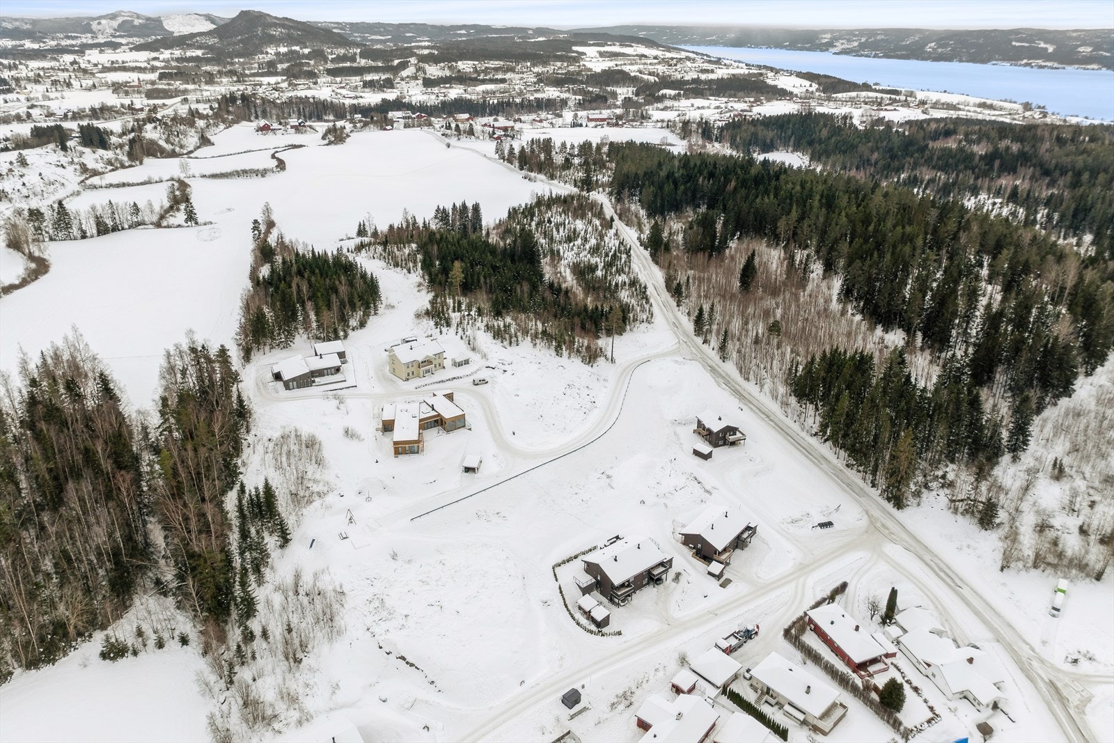 Tomt 6 - 750,2 kvm kr 1 090 000,-
Tomt 10 - 772,1 kvm kr 1790 000,-
Tomt 11 - 1015,2 kvm kr 1 690 000,-
Tomt 15 - 1073 kvm kr 790 000,- Galleribilde