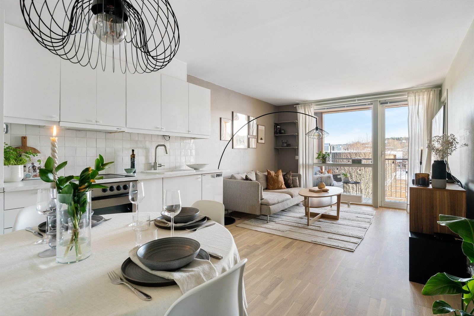 Velkommen til en innbydende toppleilighet i Haakon Odd Christiansens veg 3A. Galleribilde