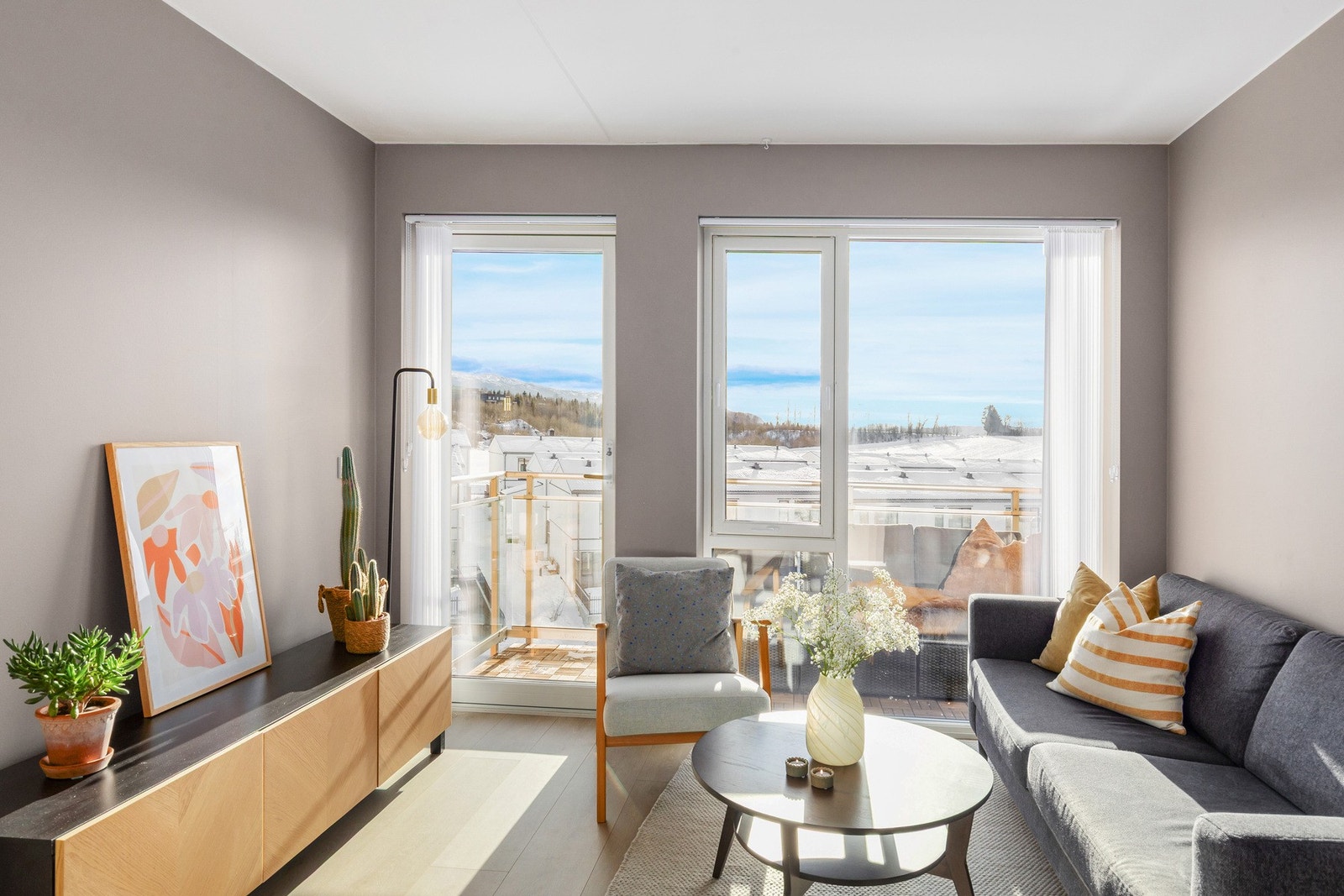 Her får du en gjennomgående lun romfølelse med fine farge- og materialvalg som passer godt sammen Galleribilde