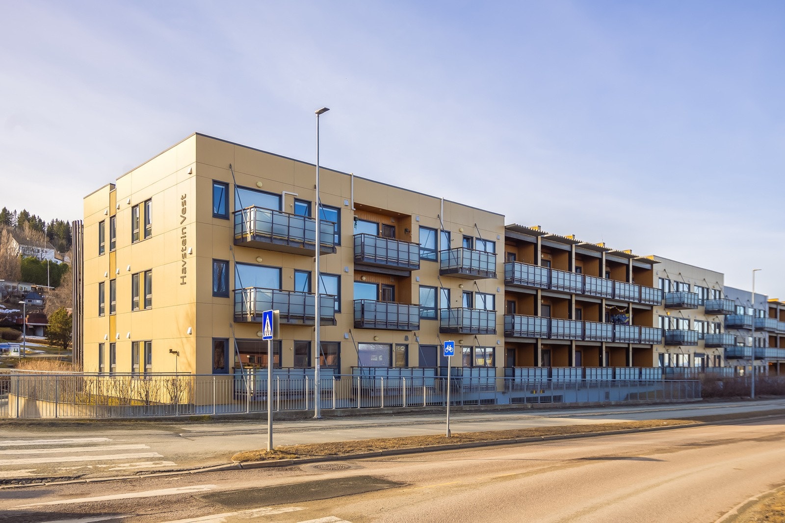 Godt kollektivtilbud med linje 3 og 23 like ved. Galleribilde