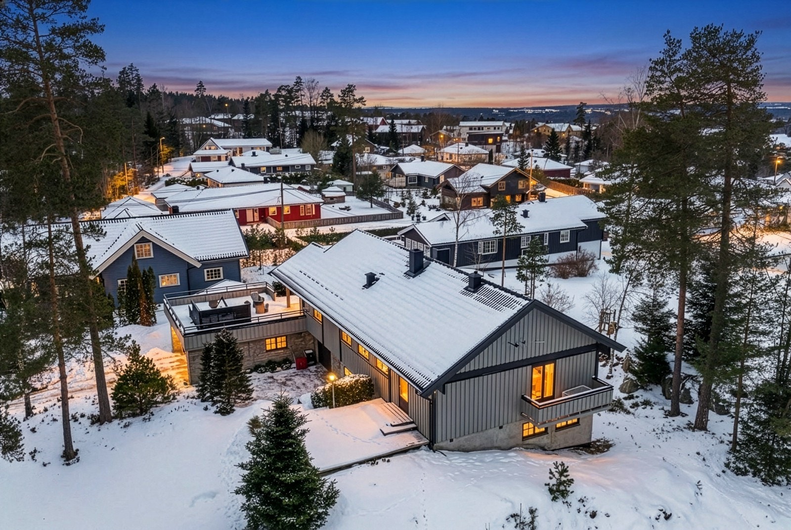 Balkongen på 4 m2, vendt mot nordøst, gir tilgang fra soverom. Galleribilde