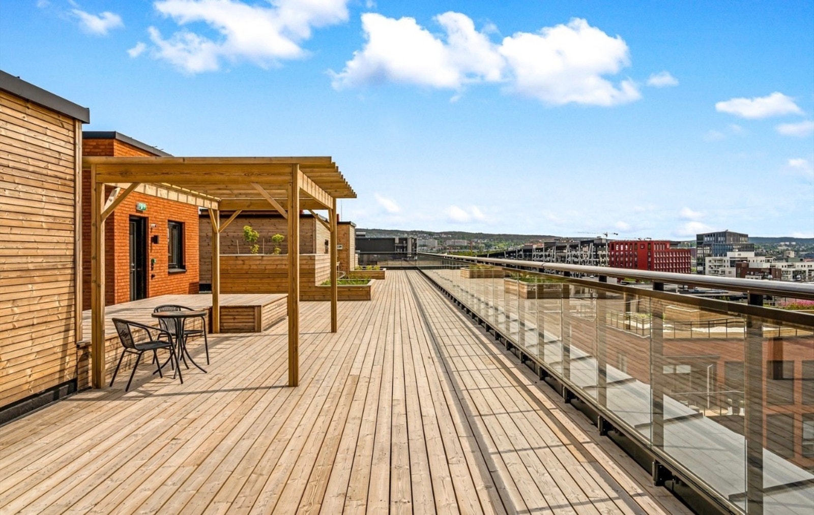 Veldrevet borettslag med stor felles takterrasse. Galleribilde