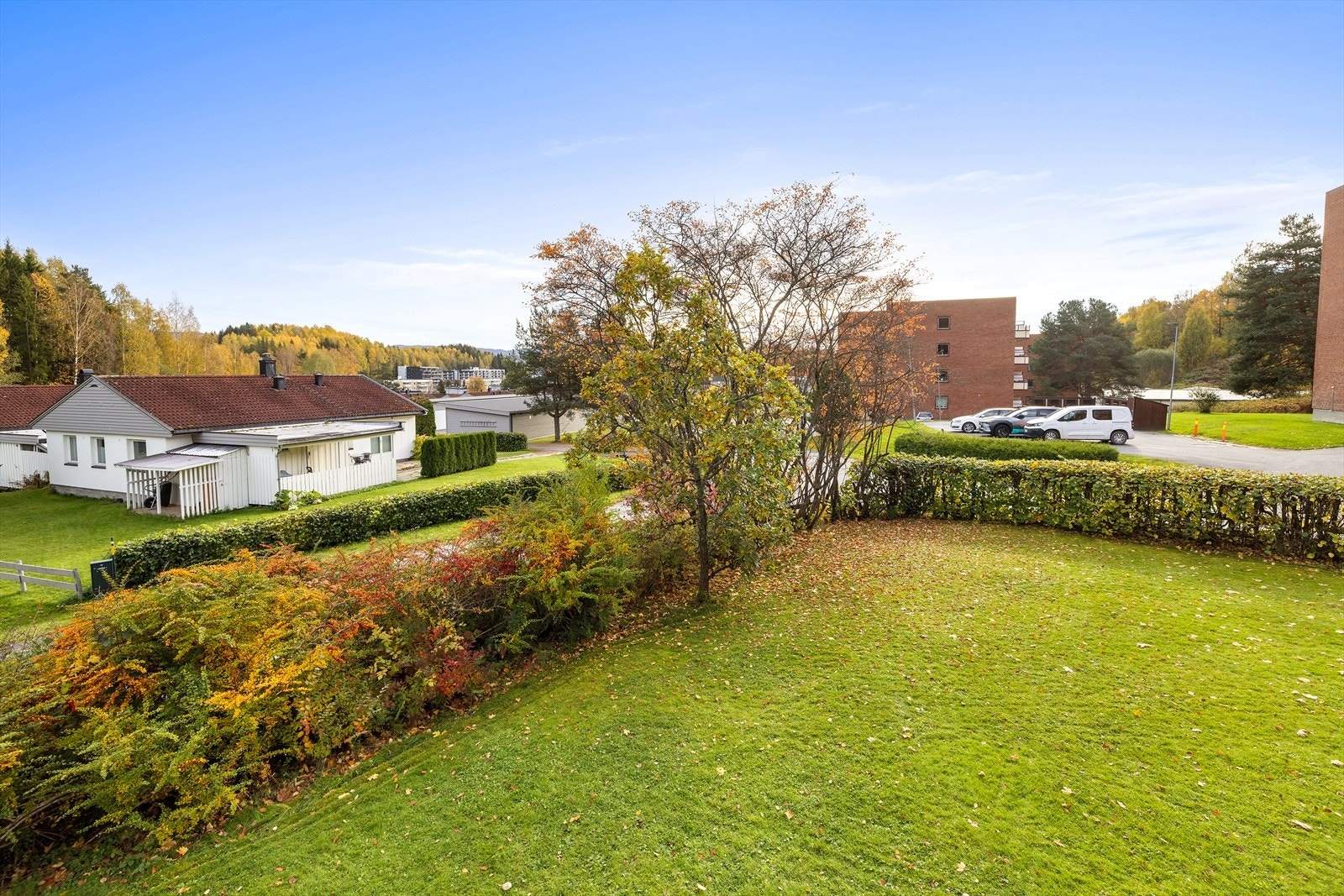 Fra eiendommen er det gangavstand til både Ullerål barneskole og Hov ungdomsskole. Galleribilde