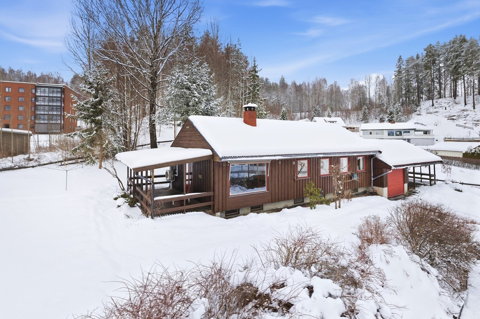 Eiendommen fremstår velholdt og innbydende også på vinterstid. Galleribilde
