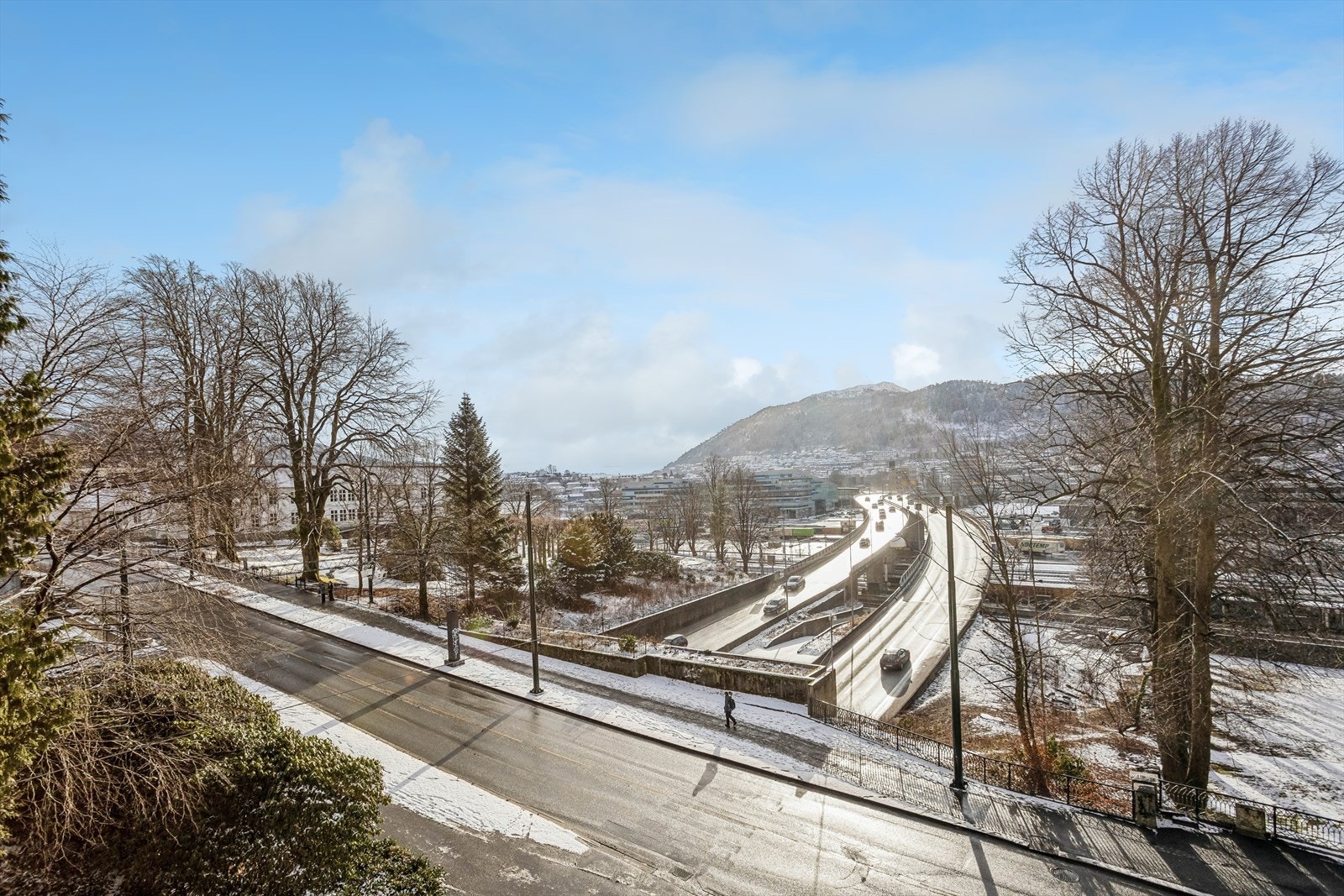 Hverdagslogistikken er enkel med både Rema 1000 og Bergen Storsenter innen kort gangavstand. Galleribilde