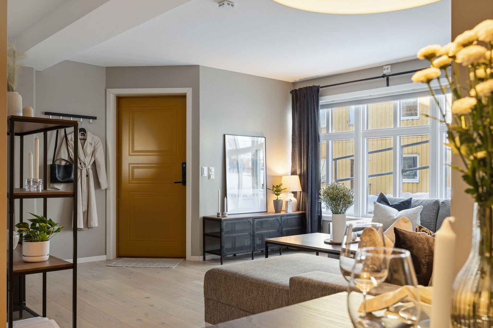 Leiligheten er ny fra 2020 og holder en svært god standard. Byggesakkyndig har vurdert boligen til TG0/1 på samtlige punkter i tilstandsrapporten. Bygård fra 1985. Galleribilde